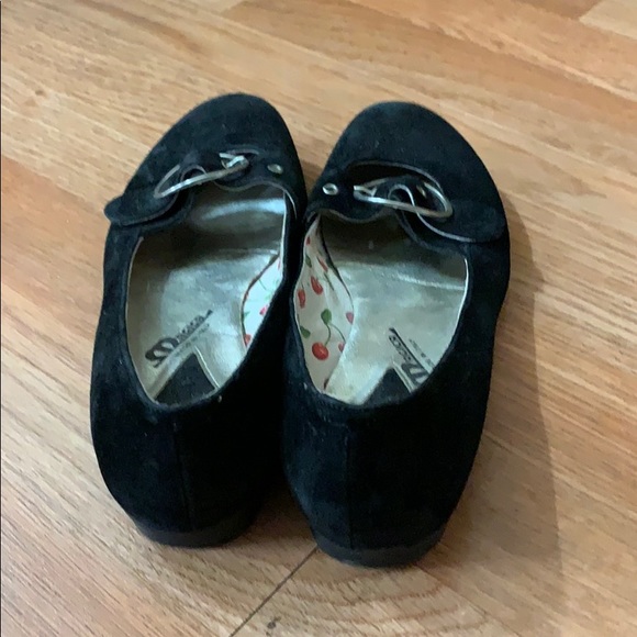 Shoes - Picture 3 of 5